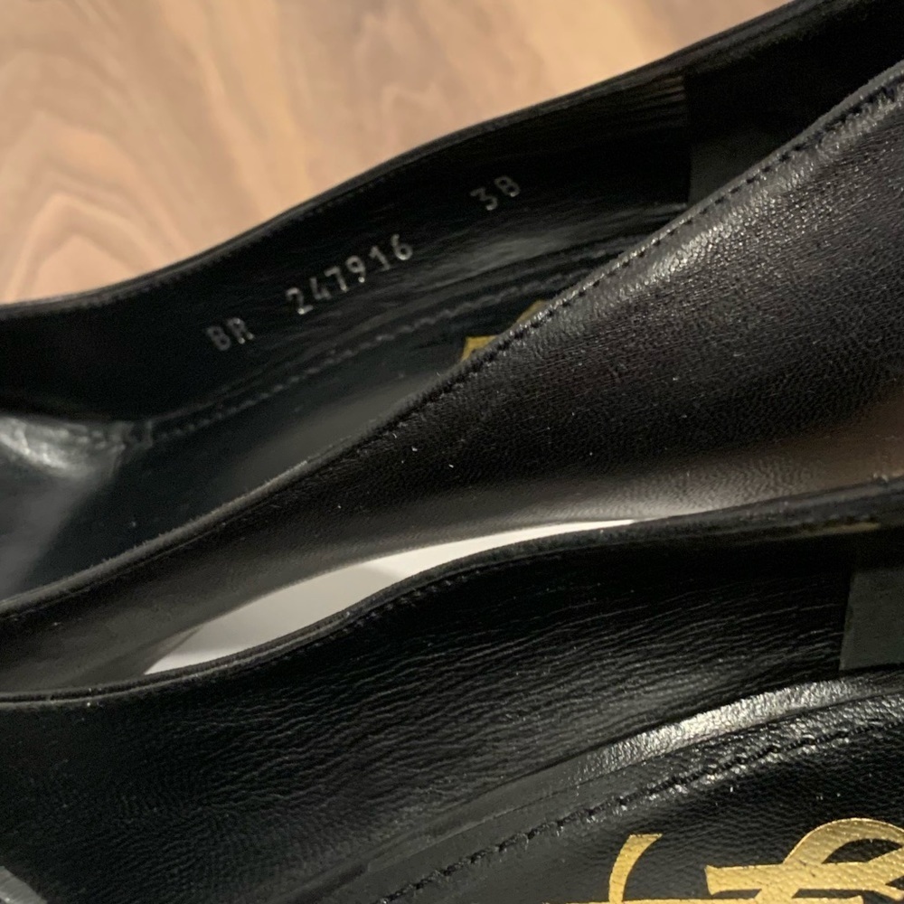 Yves Saint Laurent Tribute Round Toe Pump - Picture 3 of 8